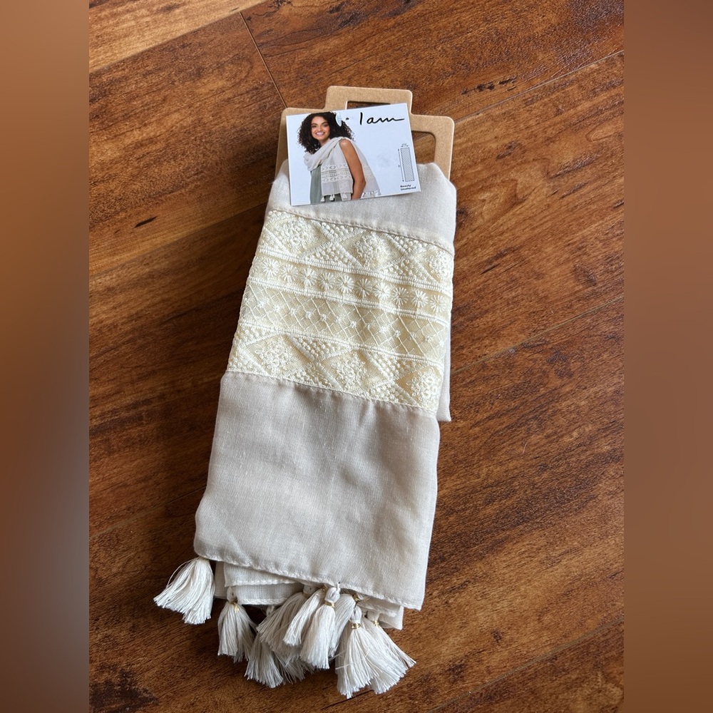 I am Brand White Mexican Shawl Scarf Cream Lace Detail w Tassels (New)